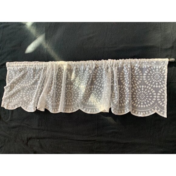 Vintage White Lace Scalloped Valance Curtain 60W x 12L With Floral Design - Picture 4 of 6
